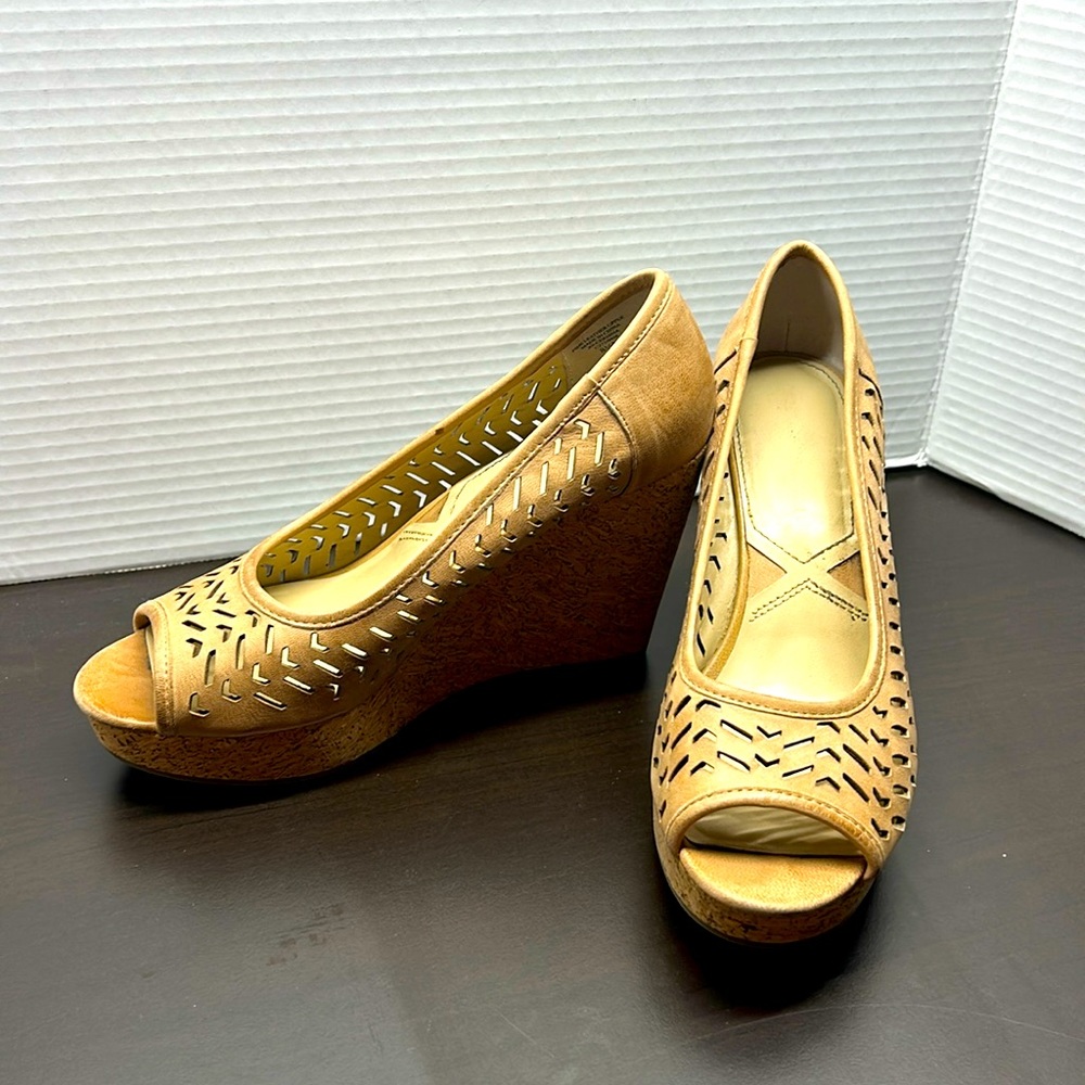 Adrienne Vittadini Brown Wedges